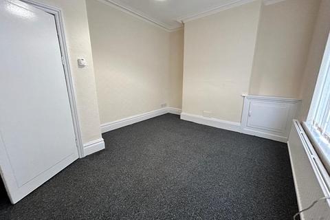 3 bedroom house to rent, Lewis Street, Eccles,