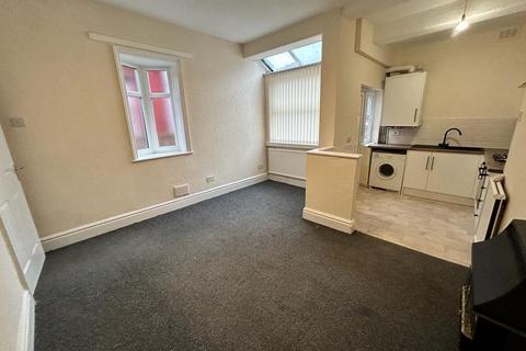 3 bedroom house to rent, Lewis Street, Eccles,