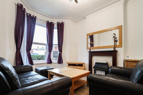 2 bedroom house to rent, Hart Street, Southport PR8