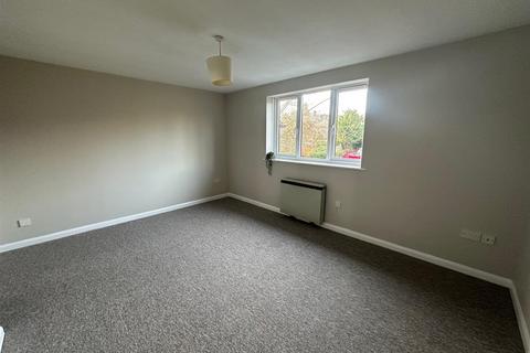 2 bedroom flat to rent, Heather Drive, Andover