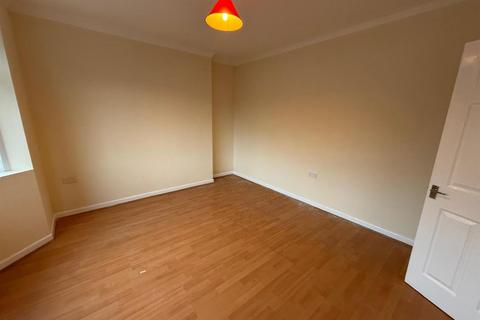 1 bedroom flat to rent, 1 White House Nash Road