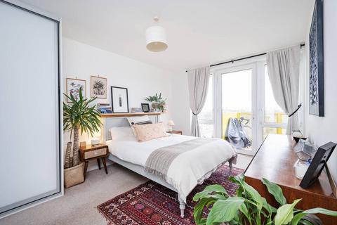 3 bedroom flat for sale, White Horse Lane, Stepney, London, E1