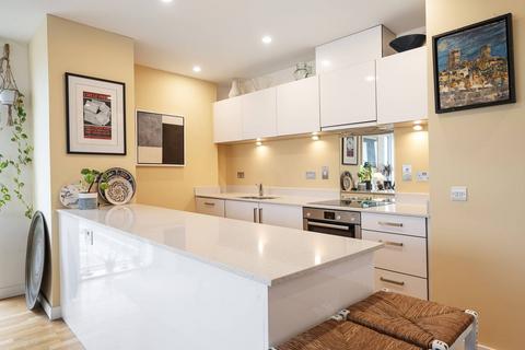 3 bedroom flat for sale, White Horse Lane, Stepney, London, E1