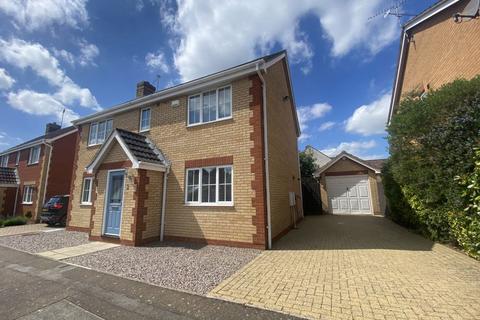 4 bedroom detached house to rent, Lidgate Close, Botolph Grn, Peterborough, PE2 7ZA