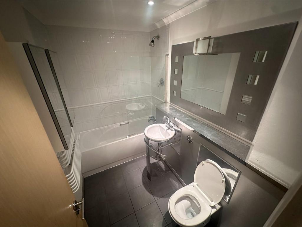 BATHROOM.jpeg
