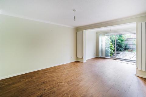 2 bedroom terraced house to rent, Barnfield Way, Hurst green, Oxted