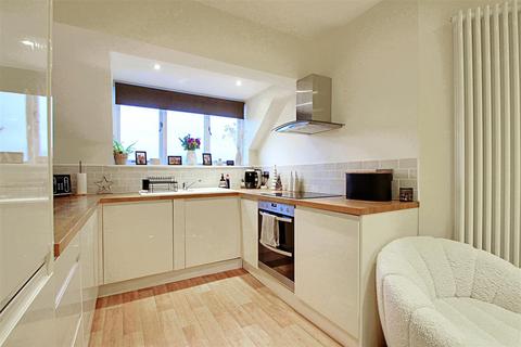 2 bedroom apartment for sale, High Street, Kings Langley