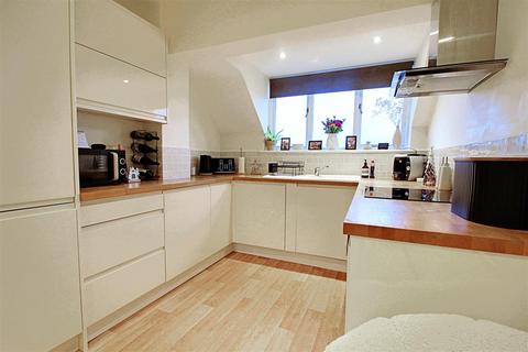 2 bedroom apartment for sale, High Street, Kings Langley