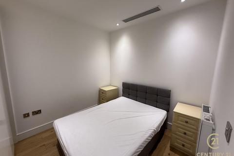 Studio to rent, Staines Road, HOUNSLOW TW3