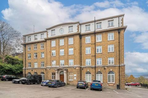 3 bedroom flat for sale, Woodlands Heights, Vanbrugh Hill, London, SE3