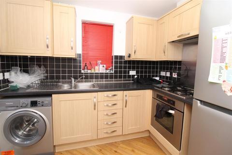 2 bedroom end of terrace house to rent, Park Royal, Herne Bay