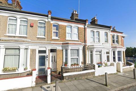 3 bedroom house to rent, Timbercroft Lane, London