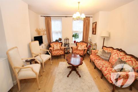 3 bedroom semi-detached house for sale, Dunkery Road, London, SE9