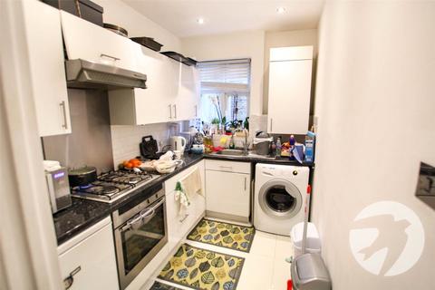 2 bedroom flat for sale, Grove Park Road, London, SE9