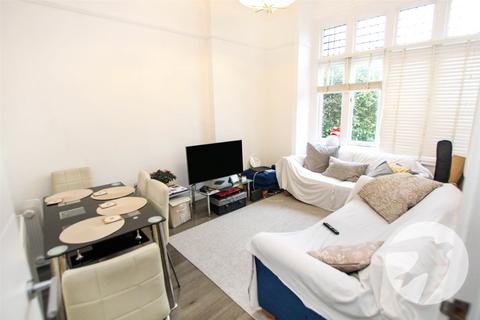 2 bedroom flat for sale, Grove Park Road, London, SE9