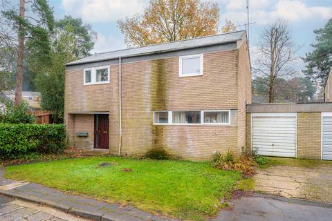 4 bedroom detached house for sale, Abbey Close, Berkshire RG12