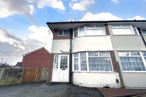 3 bedroom semi-detached house to rent, Somerset Avenue, Luton LU2