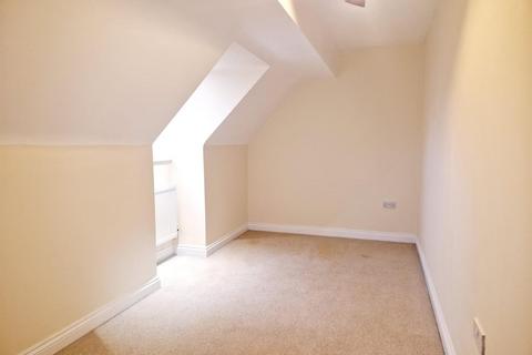 4 bedroom house to rent, Beacon Hill Road, Newark