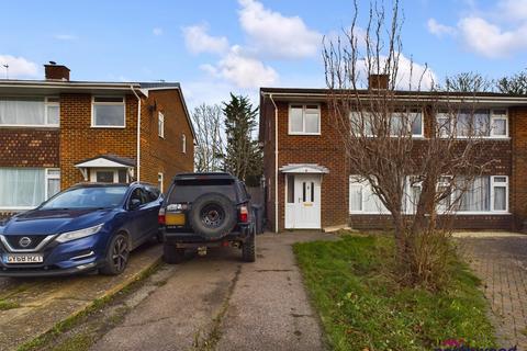 3 bedroom semi-detached house to rent, Downsview Way, Hailsham, BN27