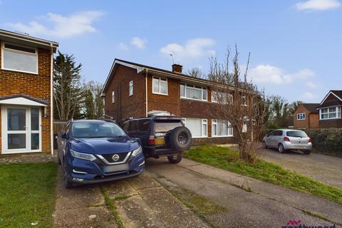 3 bedroom semi-detached house to rent, Downsview Way, Hailsham, BN27