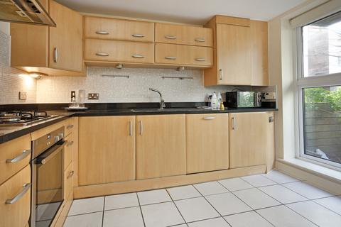 4 bedroom end of terrace house to rent, Kingscote Way, Brighton, BN1