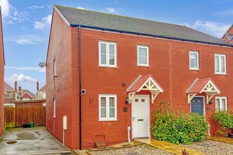 3 bedroom semi-detached house to rent, Stryd Bennett, Llanelli