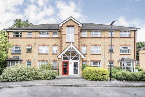 2 bedroom flat to rent, Taylor Close, Hounslow TW3