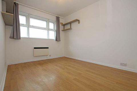 2 bedroom flat to rent, Taylor Close, Hounslow TW3