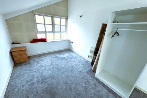 3 bedroom flat to rent, Malt House Place, Romford RM1