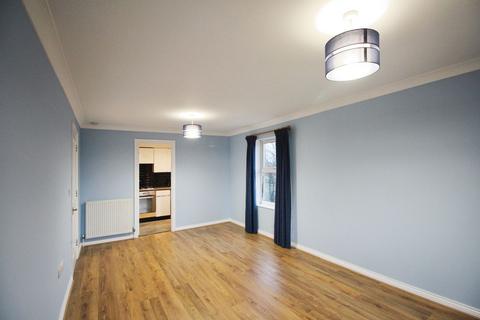 2 bedroom flat to rent, Cobham Close, Enfield, EN1