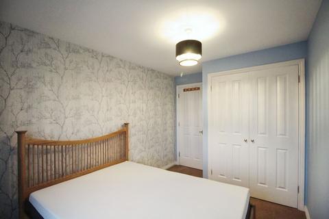 2 bedroom flat to rent, Cobham Close, Enfield, EN1