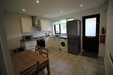 3 bedroom end of terrace house to rent, Lace Street, Nottingham NG7