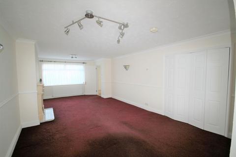 3 bedroom semi-detached house to rent, Baillie Close, Rainham, RM13