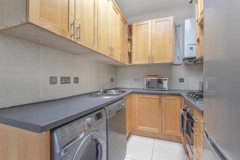 2 bedroom flat to rent, Romeyn Road Streatham Hill SW16