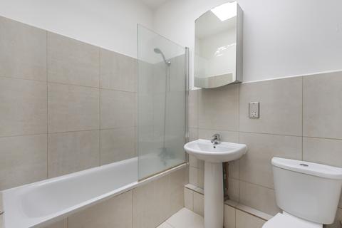 2 bedroom flat to rent, Romeyn Road Streatham Hill SW16