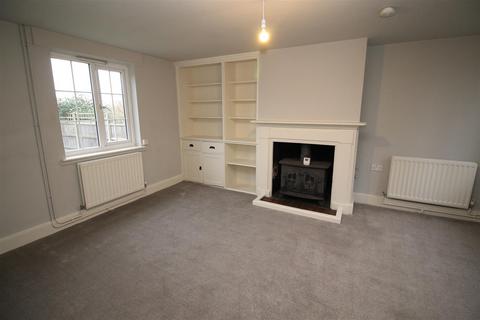 3 bedroom semi-detached house to rent, Blyford