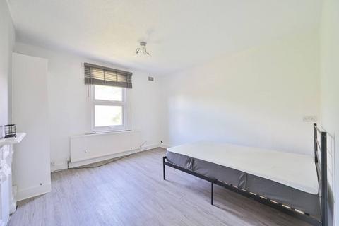 Studio to rent, Calais Street, Oval, London, SE5