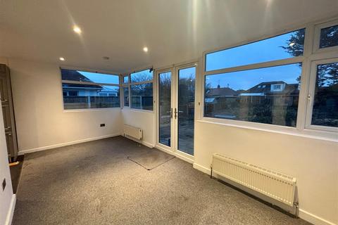 2 bedroom semi-detached bungalow to rent, Queensland Avenue, Rochford