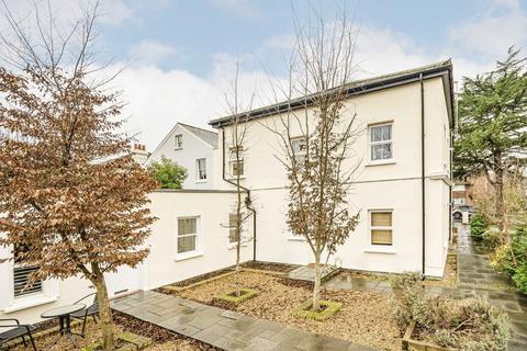 1 bedroom flat for sale, Belmont Road, Twickenham TW2