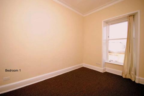 2 bedroom flat to rent, West Blackhall St, Greenock PA15