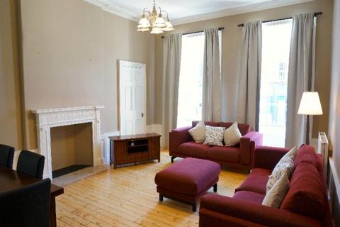 2 bedroom flat to rent, Broughton Street, New Town, Edinburgh