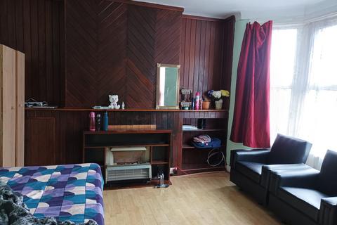 1 bedroom flat to rent, Sheridan Road, Manor Park,Eastham,E12,E7,E6,e13,e11,e10,In E12