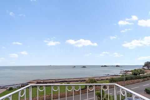 2 bedroom flat to rent, La Grande Route De La Cote, St Clement, jersey. JE2 6SE