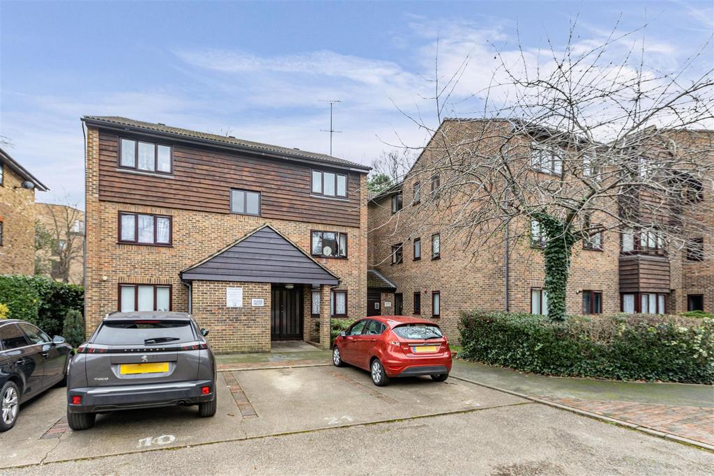 24 Collingwood Place, Walton Upon Thames, KT12 1 LU