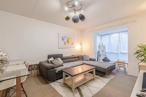 2 bedroom flat for sale, Collingwood Place, Walton Upon Thames KT12