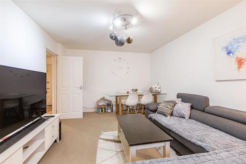 2 bedroom flat for sale, Collingwood Place, Walton Upon Thames KT12