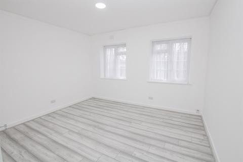 2 bedroom flat to rent, Burnham Court, Brent Street, Hendon, NW4