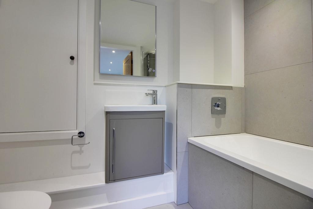 Bedroom 1 - ensuite Bathroom