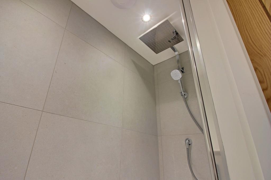 Bedroom 1 - ensuite Bathroom