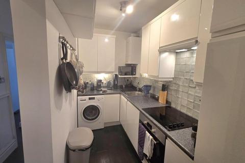 2 bedroom apartment to rent, Romola Road, London